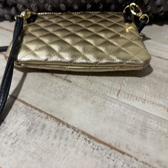 ❤️Betsey Jonson Gold Quilted Crossbody & Earrings Set - Picture 5 of 5